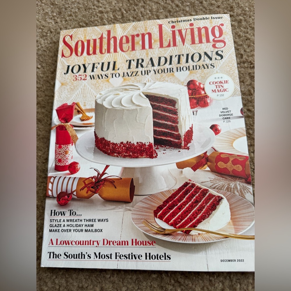 Southern Living Christmas Dbl Issue - Red & White Festive Edition. Dec ‘22.$5